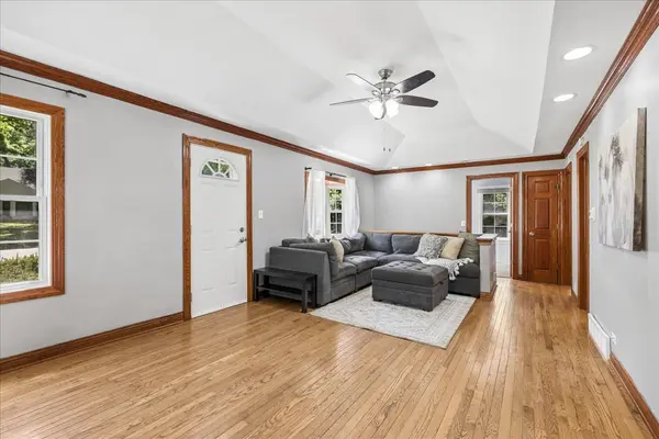 116 Valley DR, Oakwood Hills, IL 60013