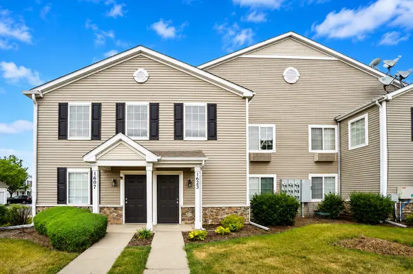 1623 Silverstone DR #1623, Carpentersville, IL 60110