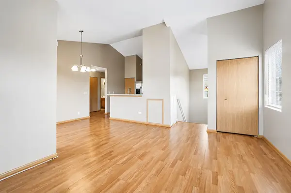 1623 Silverstone DR #1623, Carpentersville, IL 60110