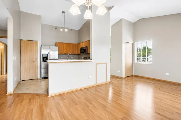 1623 Silverstone DR #1623, Carpentersville, IL 60110