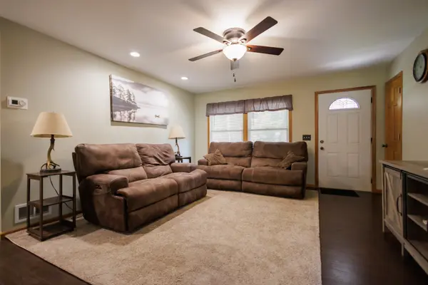 35734 Jay DR, Custer Park, IL 60481