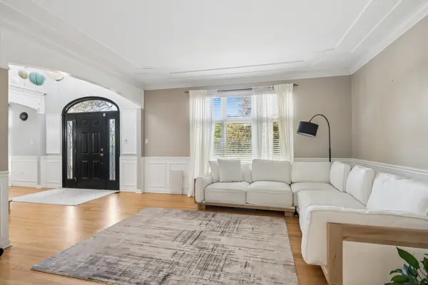 2207 Leverenz RD, Naperville, IL 60564