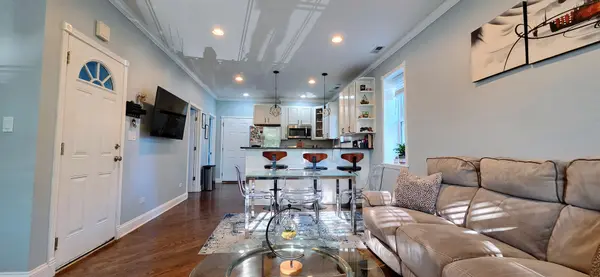 7223 N Oakley AVE #2W, Chicago, IL 60645