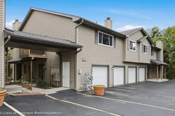 446 Valley DR #201, Naperville, IL 60563