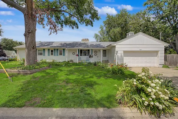 901 E ADAMS ST, Washington, IL 61571
