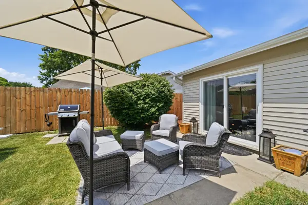 683 Sandy LN, Des Plaines, IL 60016