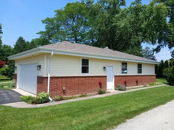 121 N Mandel LN, Prospect Heights, IL 60070