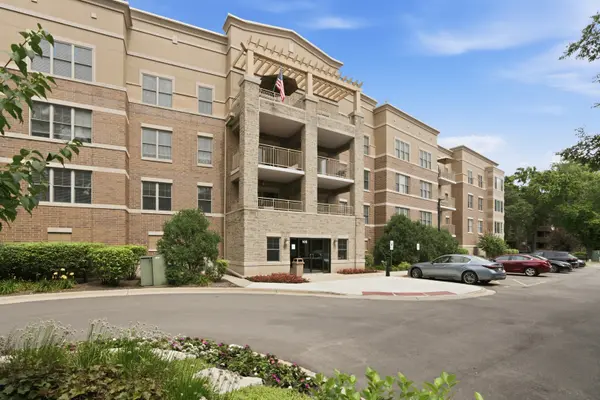 105 Lakeview DR #209, Bloomingdale, IL 60108