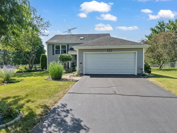935 Revere LN, Island Lake, IL 60042