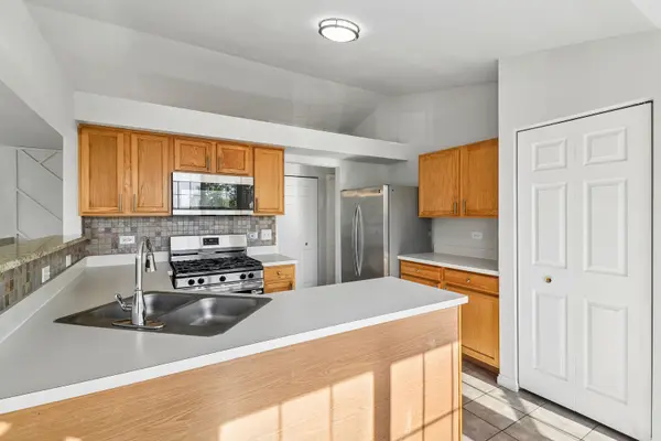 641 Serendipity DR, Aurora, IL 60504