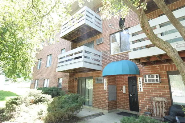 1303 N Winslowe DR #203, Palatine, IL 60074