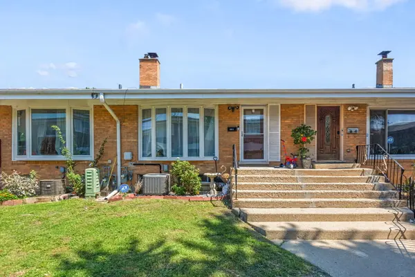 8914 Robin DR #B, Des Plaines, IL 60016