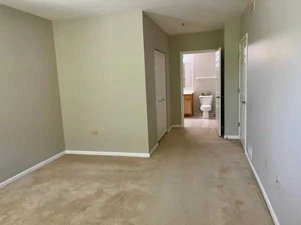 6710 S Keating AVE #201, Chicago, IL 60629