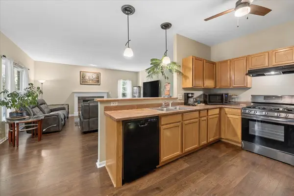 546 Clayton CIR #546, Sycamore, IL 60178