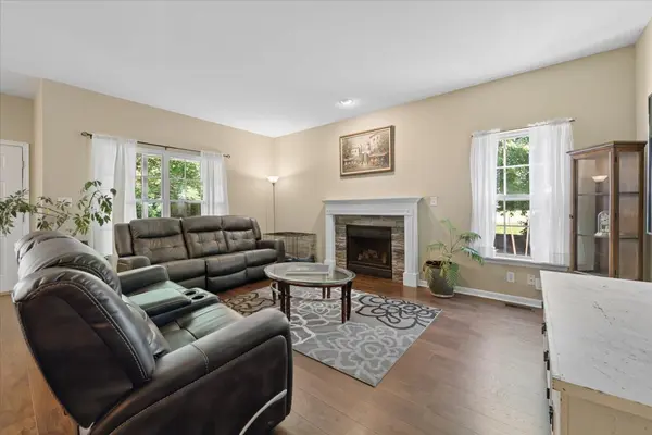 546 Clayton CIR #546, Sycamore, IL 60178