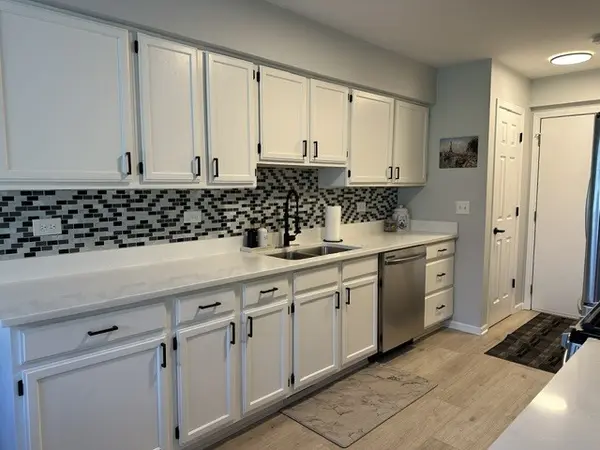 152 Village Creek DR #152, Lake In The Hills, IL 60156