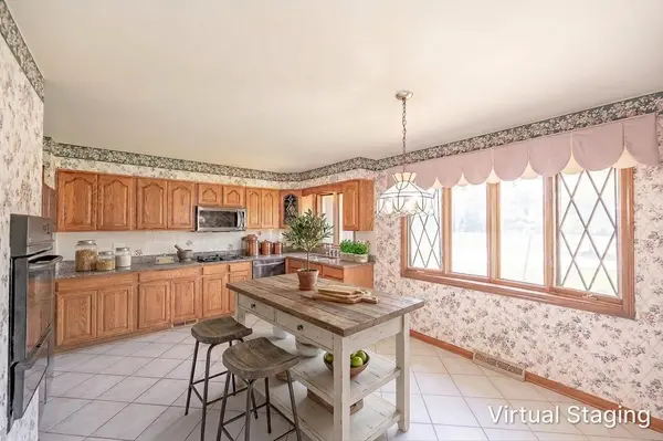815 Ruth DR, Elgin, IL 60123