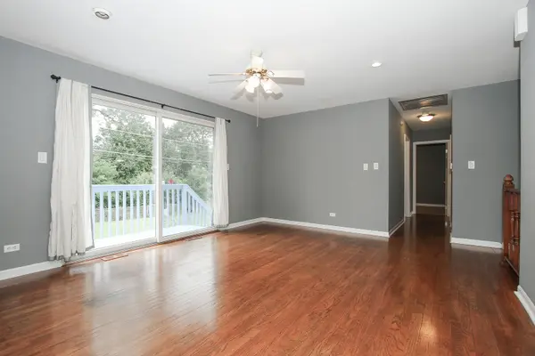 883 Hastings LN, Hanover Park, IL 60133