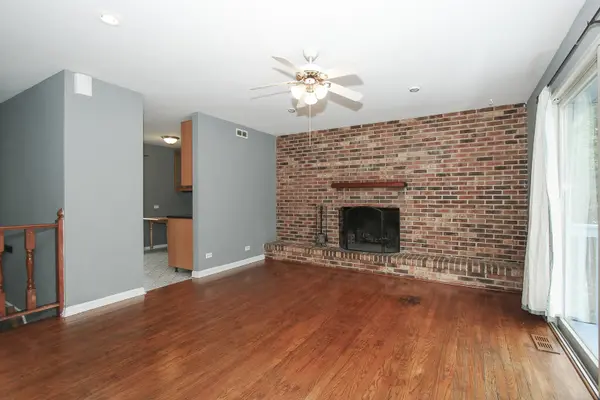 883 Hastings LN, Hanover Park, IL 60133