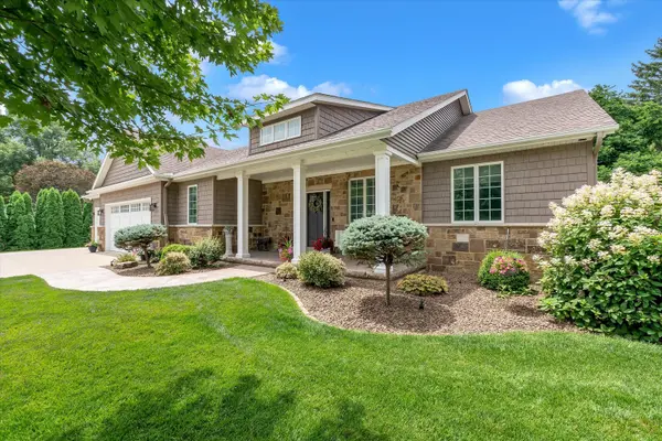 3709 39th Street CT, Moline, IL 61265