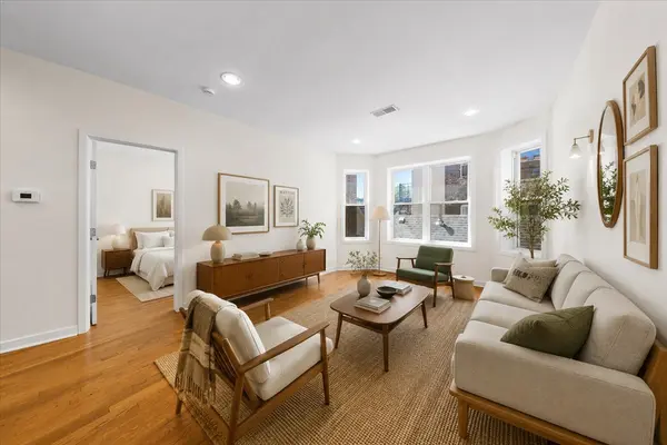 1653 N Fairfield AVE #302, Chicago, IL 60647