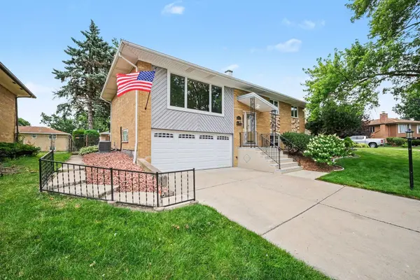 15217 Pine DR, Oak Forest, IL 60452