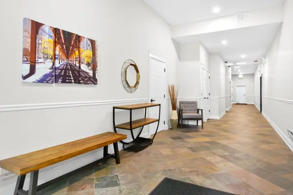 1952 W Cuyler AVE #404, Chicago, IL 60613