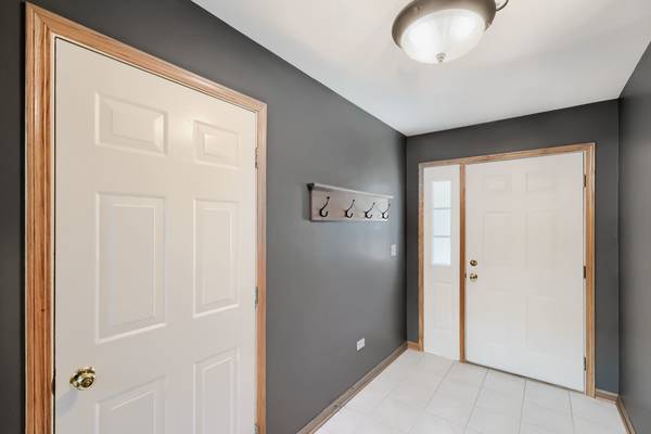 2016 Jeffrey LN #2016, Elgin, IL 60123