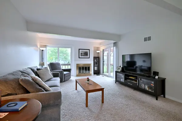 245 S Prospect ST, Roselle, IL 60172