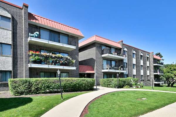 1255 W Prospect AVE #302, Mount Prospect, IL 60056