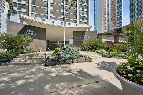 6147 N Sheridan RD #11A, Chicago, IL 60660