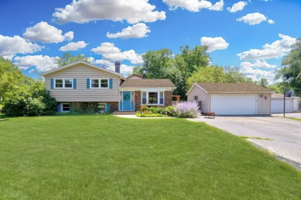2420 SE Thornwood DR, Lindenhurst, IL 60046