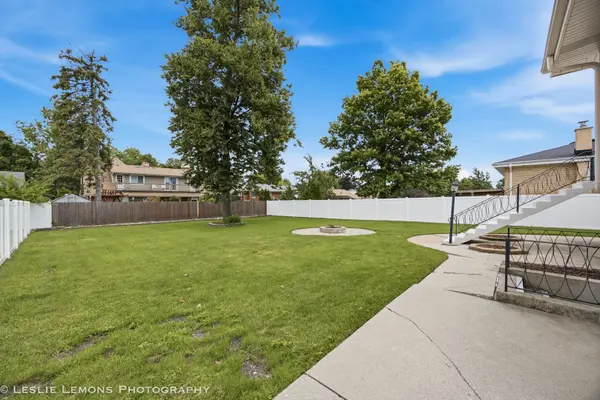 567 Irmen DR, Wood Dale, IL 60191
