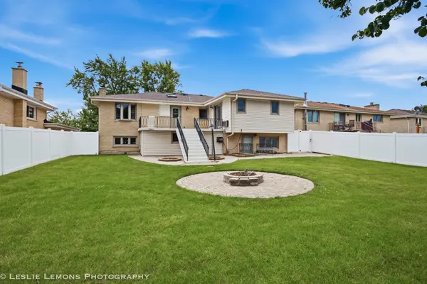 567 Irmen DR, Wood Dale, IL 60191