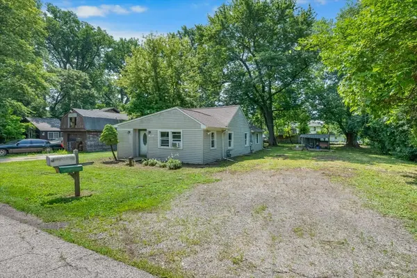 1325 Louise ST, Crystal Lake, IL 60014