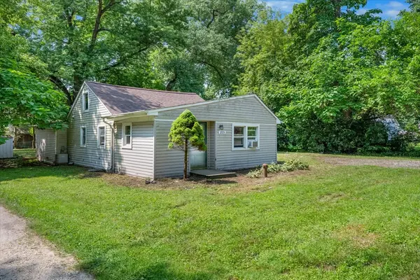1325 Louise ST, Crystal Lake, IL 60014
