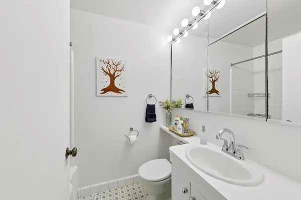4880 N Marine DR #105, Chicago, IL 60640