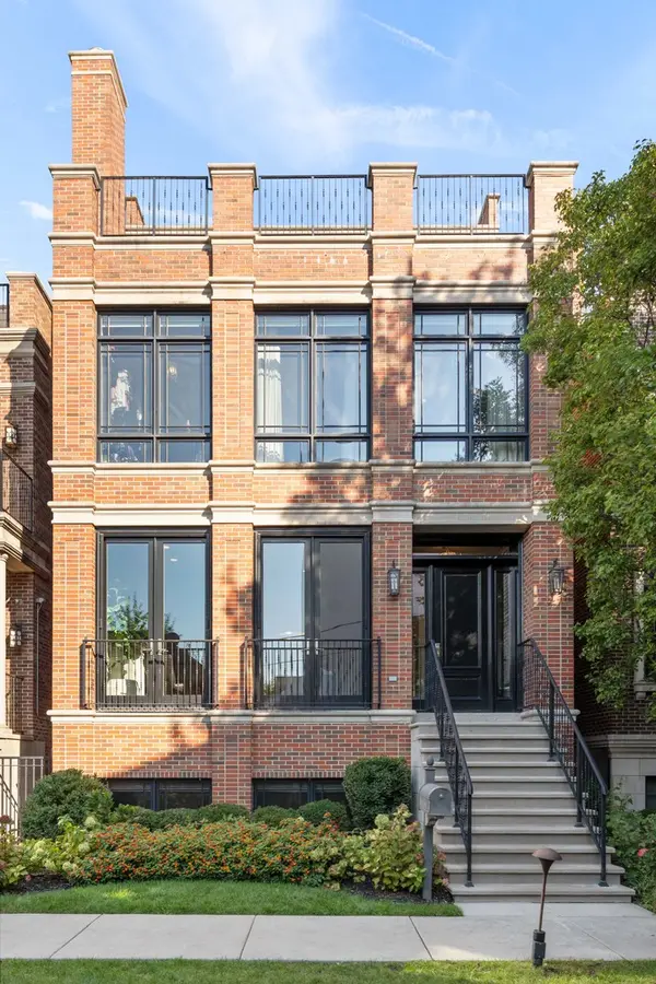 1634 W Surf ST, Chicago, IL 60657