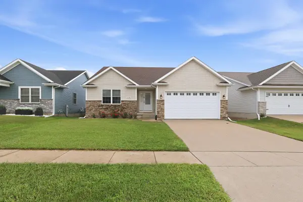 1709 Nicole CT, Davenport, IA 52807