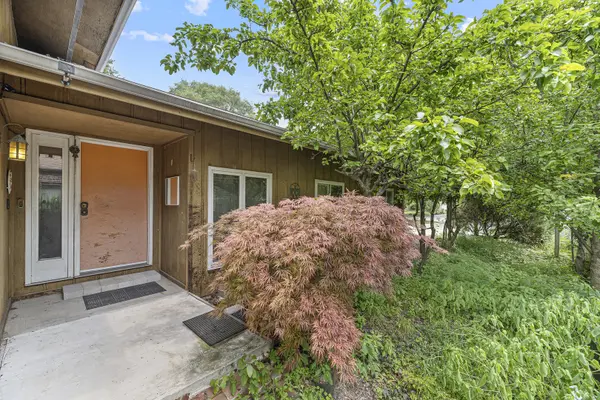 1444 Deerfield PL, Highland Park, IL 60035