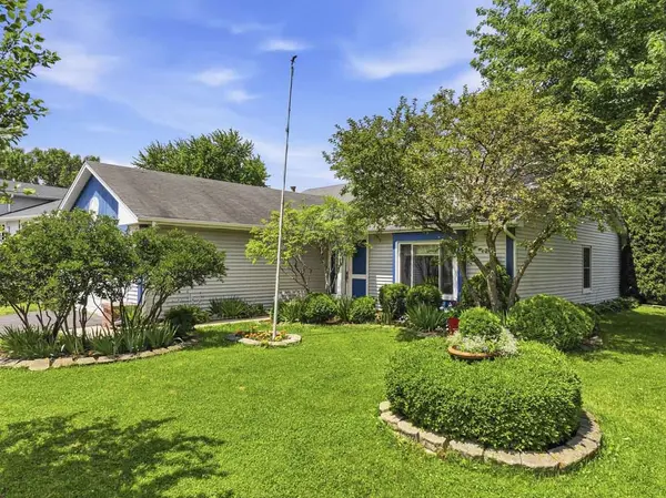592 Bluff ST, Carol Stream, IL 60188