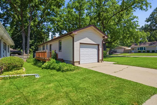 1003 BELLEVUE AVE, Elgin, IL 60120