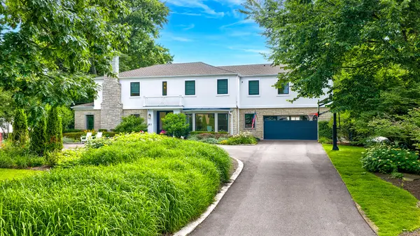 911 Oak DR, Glencoe, IL 60022