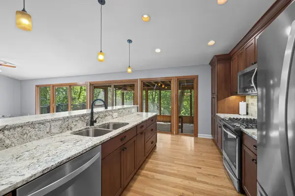 6N329 Fair Oaks DR, St. Charles, IL 60175