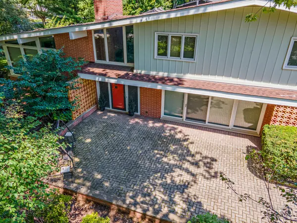 888 Country Club RD, Crystal Lake, IL 60014