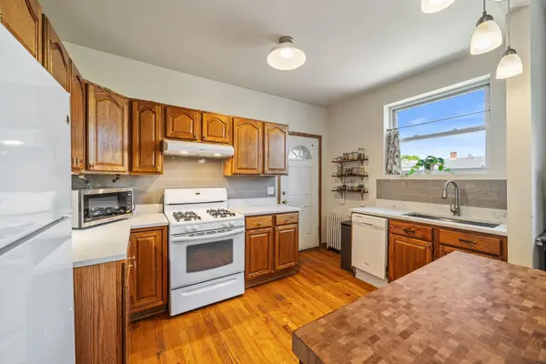 3548 W Belle Plaine AVE #2, Chicago, IL 60618