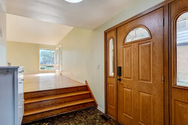 710 S La Grange RD, La Grange, IL 60525