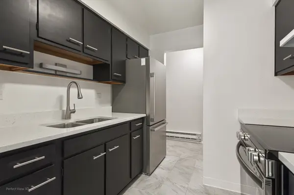 9721 S Keeler AVE #204, Oak Lawn, IL 60453