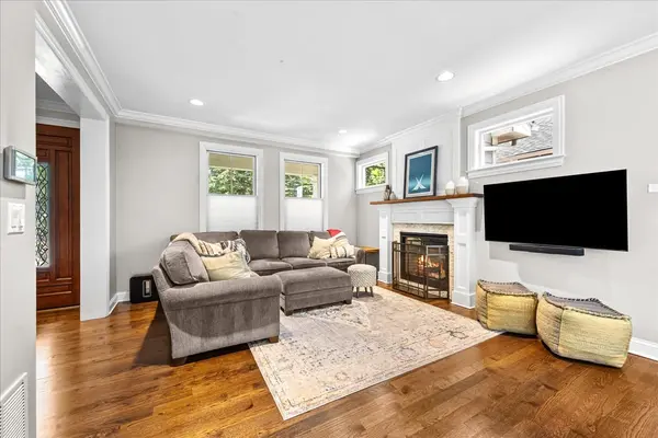 243 W Palatine RD, Palatine, IL 60067