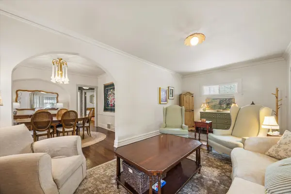 735 Gunderson AVE, Oak Park, IL 60304